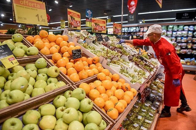 Сенаторы решили запретить гипермаркетам работать по воскресеньям и ночам