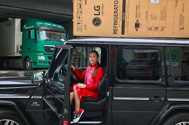 Юля Михалкова купила холодильник обиженной свердловчанке