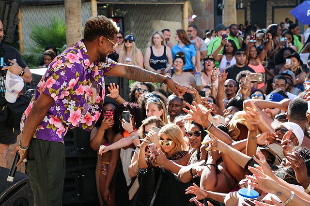 В США хип-хоп впервые обогнал по популярности рок-музыку