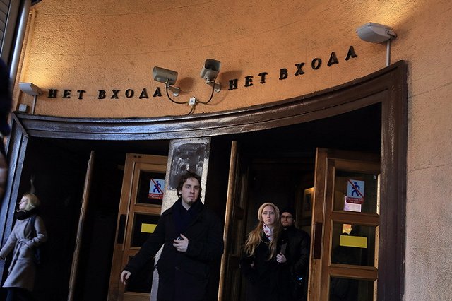 Мужчину ранили ножом на станции «Третьяковская»