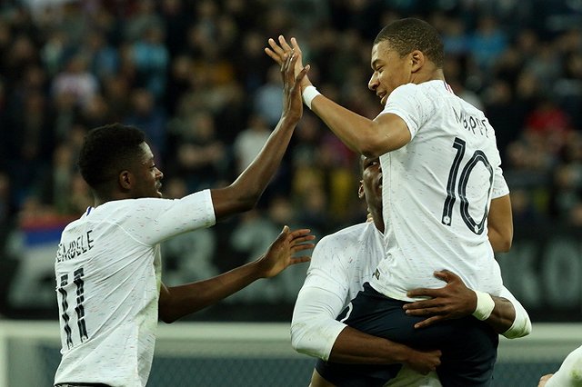 Сборная России по футболу проиграла контрольный матч сборной Франции