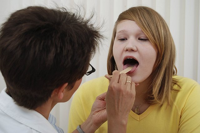 Россиян лишат популярного спрея для горла