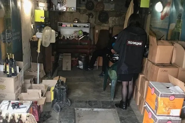В Нижнем Тагиле ФСБ с полицией и ОМОН изъяли 11 тонн контрафактного алкоголя