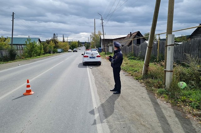 В Свердловской области пьяный водитель насмерть сбил женщину