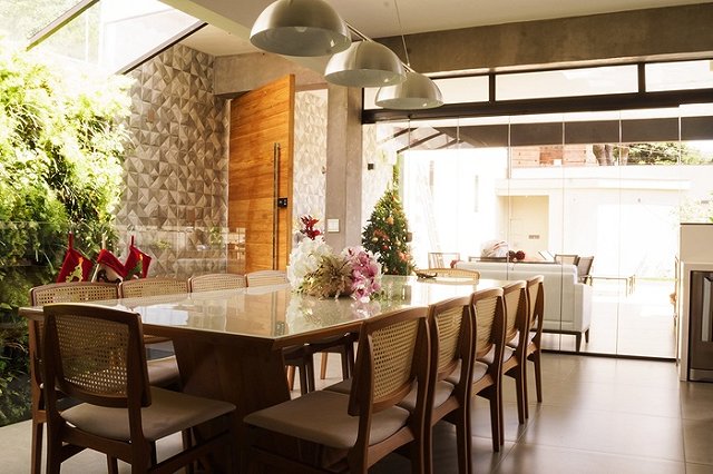 Сколько будет стоит накрыть стол на новогоднюю ночь в Екатеринбурге?