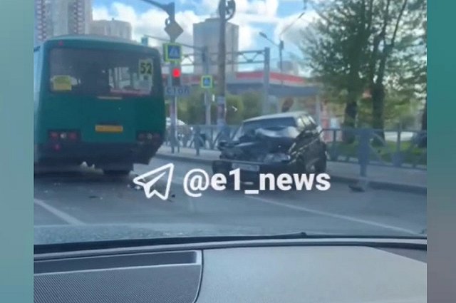 На Ботанике пассажирский автобус угодил в жёсткую аварию