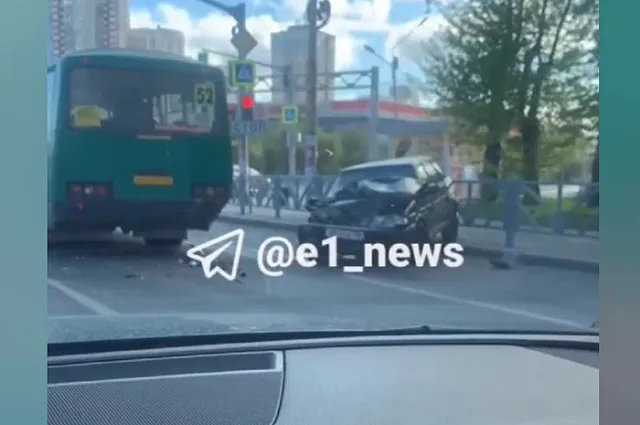 На Ботанике пассажирский автобус угодил в жёсткую аварию