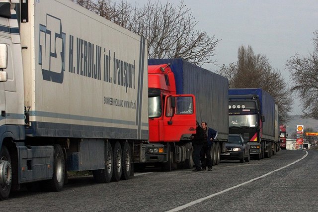 Грузовые перевозки между РФ и Польшей возобновятся только на следующей неделе