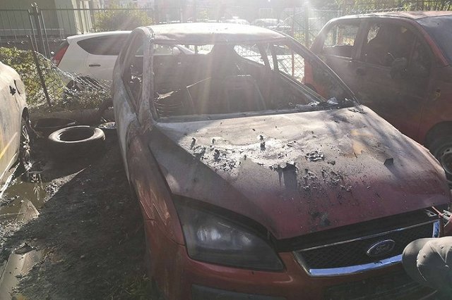 Свердловчанин на глазах детей поджег машину с их мамой