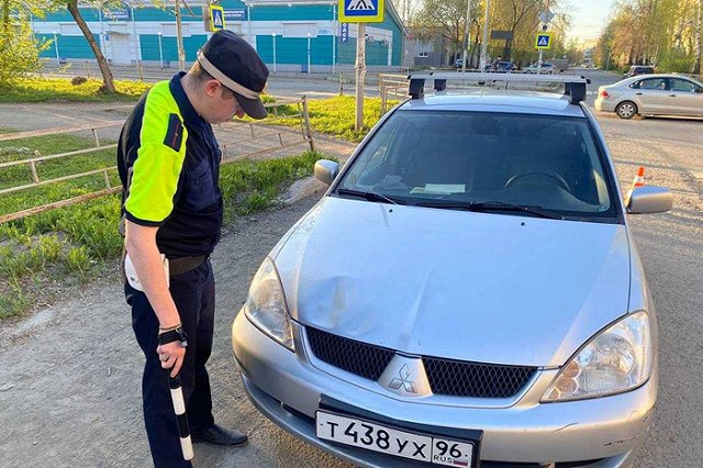 Свердловчанин за рулём иномарки сбил мать с 4-летним ребёнком на пешеходном переходе