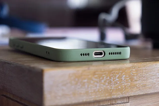 Мошенники выманили мать погибшего участника СВО из Магнитогорска в Екатеринбург и забрали все сбережения