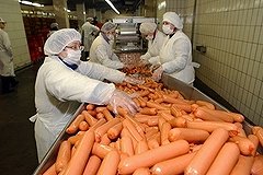 Россияне плохо размножаются из-за колбасы