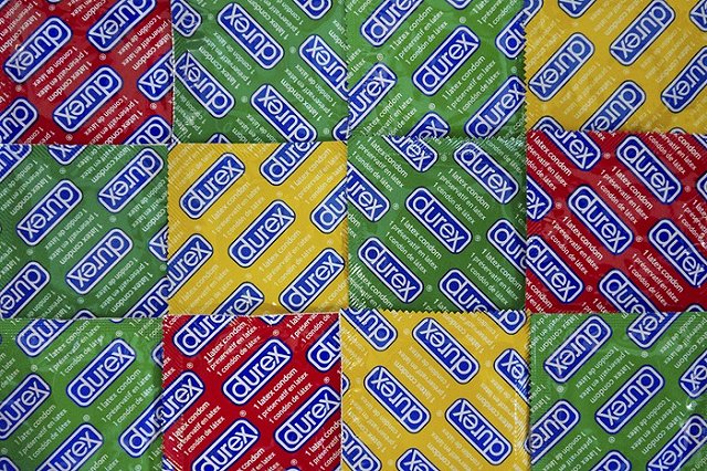 В аптеках Екатеринбурга с прилавков убрали запрещенные презервативы Durex