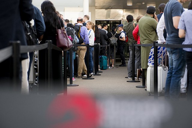 Россиян предупредили о гигантских очередях в аэропортах Европы