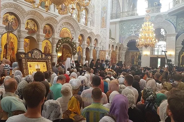 Принесение мощей святой Великой княгини Елизаветы Федоровны в Храм на крови