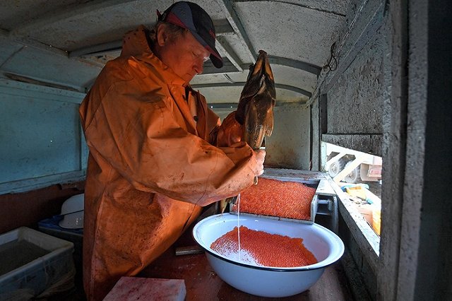 Цены на красную икру выросли на 40%