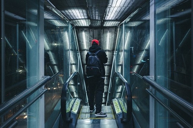 Екатеринбургский торговый центр остался без света из-за пожара на заводе