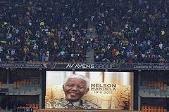 Сурдопереводчик на панихиде по Манделе был &quot;фальшивым&quot;