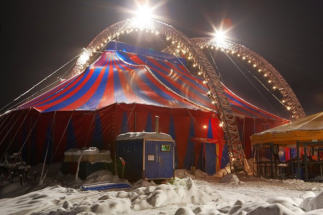 Мертвую змею нашли в снегу после гастролей цирка-шапито на Урале