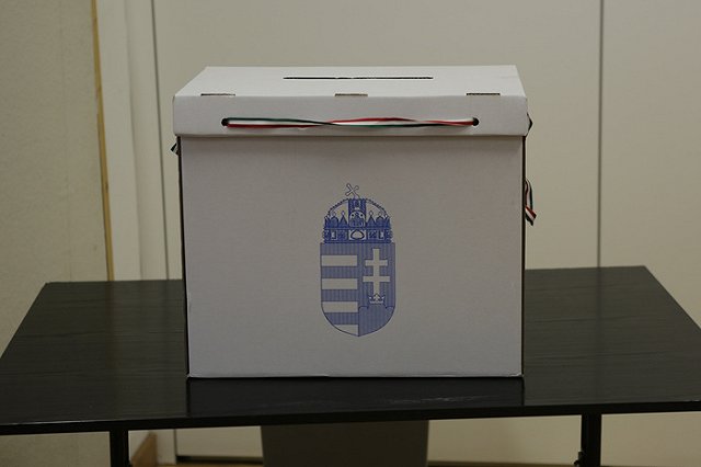 В Венгрии провалился референдум по беженцам