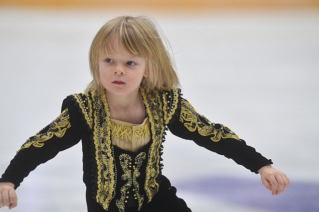 Яна Рудковская презентовала игрушку с лицом своего сына-фигуриста (ФОТО)