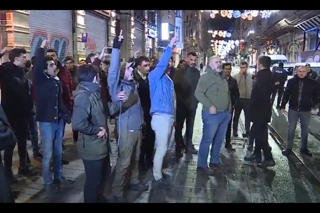 Возмущённые турки осаждают генконсульство России в Стамбуле