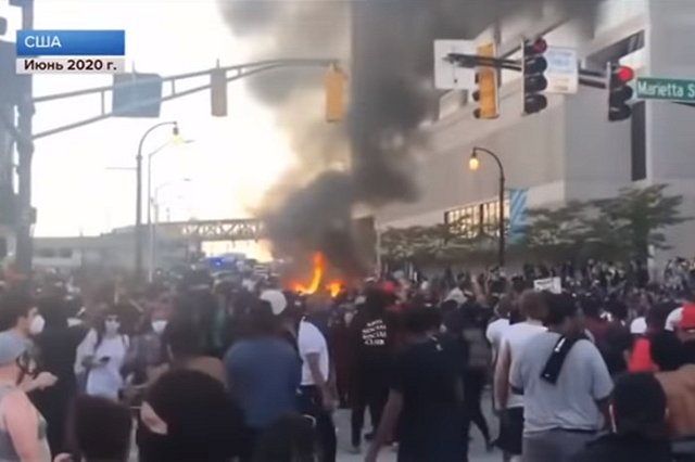 Первый канал вместо титров фильма «Брат-2» показал кадры беспорядков в США