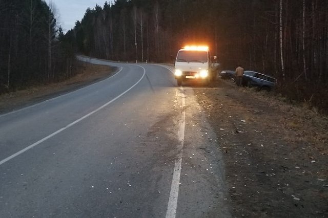 Гнавшая по свердловской трассе 20-летняя девушка врезалась во встречную Volvo с семьей