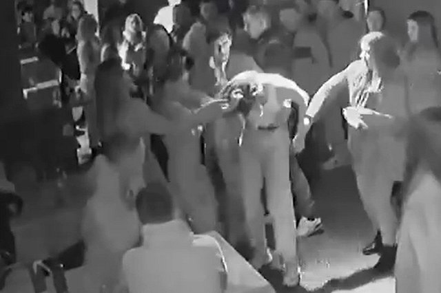 Свердловчанка изрезала лицо приятельницы бокалом во время вечеринки