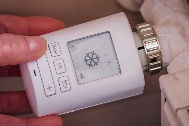 Свердловские власти рассказали, как вырастет цена на горячую воду и отопление в 2025 году