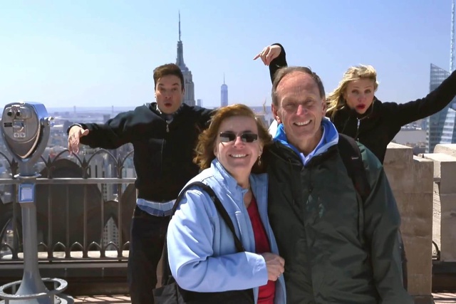 Словарь Колинза назвал словом года «фотобомбу»