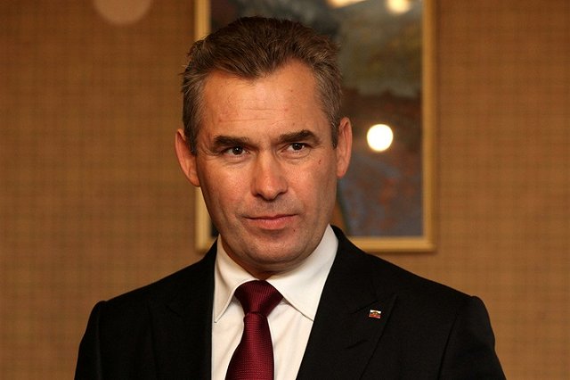 Извинения Астахова за «сморщенных» дам вызвали новую волну негодования