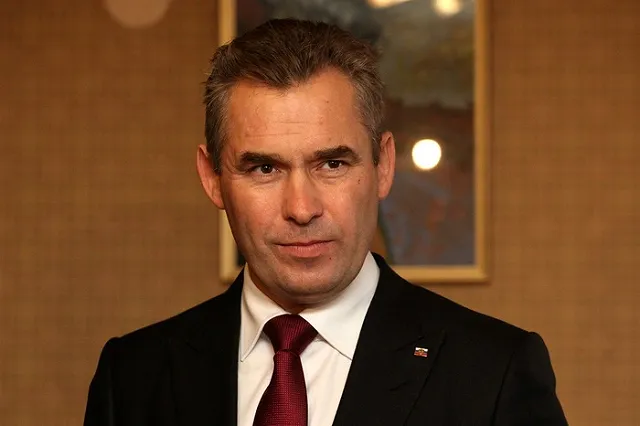 Извинения Астахова за «сморщенных» дам вызвали новую волну негодования