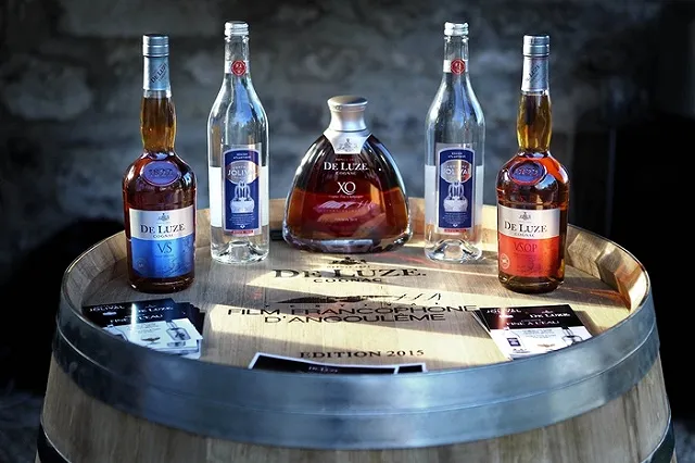 Тамбовский бомж пробрался ночью в торговый центр и распивал там дорогой коньяк