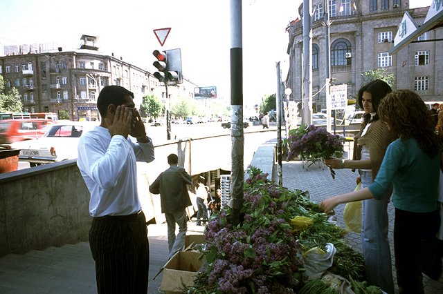 Ереван: «Учредительный парламент» отпустил одного из шести заложников