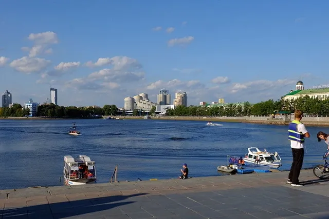 В ГИМС рассказали, на каких лодках катают людей в акватории Городского пруда