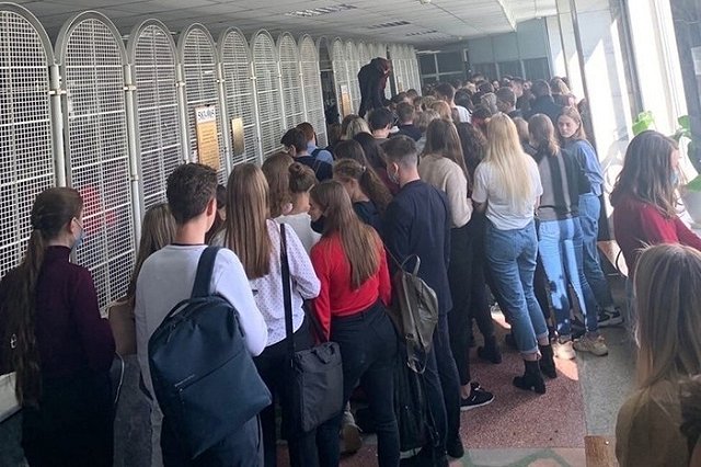 «В вузе есть случаи COVID-19»: студенты УрГЮУ пожаловались на несоблюдение санитарных правил