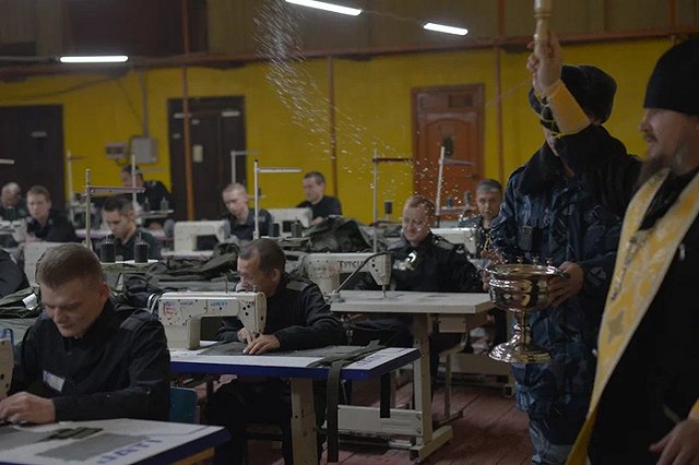 ИК-53 в Верхотурье начала выпускать спальники и рационы питания