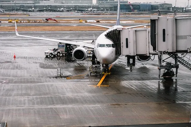 Самолет с пассажирами из Екатеринбурга застрял в Казахстане