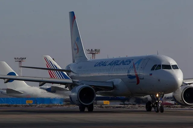 Пассажир «Уральских авиалиний» потерял сознание у трапа самолета