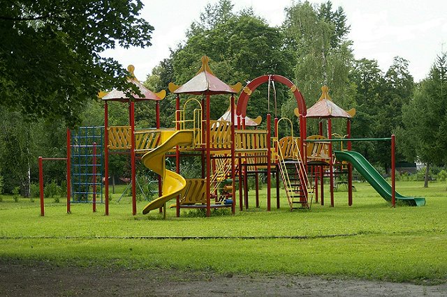 Как отремонтировать двор за казенный счет