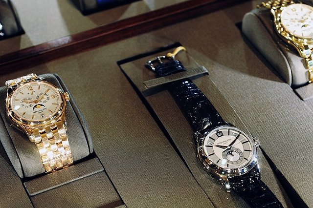 У уборщицы «Газпрома» украли часы за миллион рублей