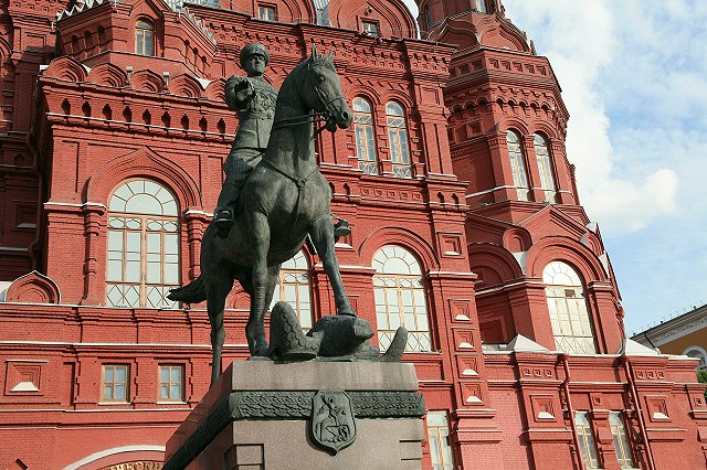 Мэр Харькова утвердил решение Горсовета вернуть проспекту имя Жукова