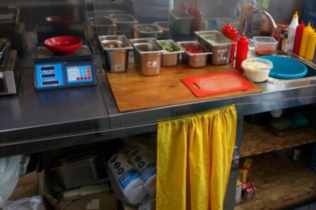 На Урале госпитализированы десятки человек после поедания шаурмы