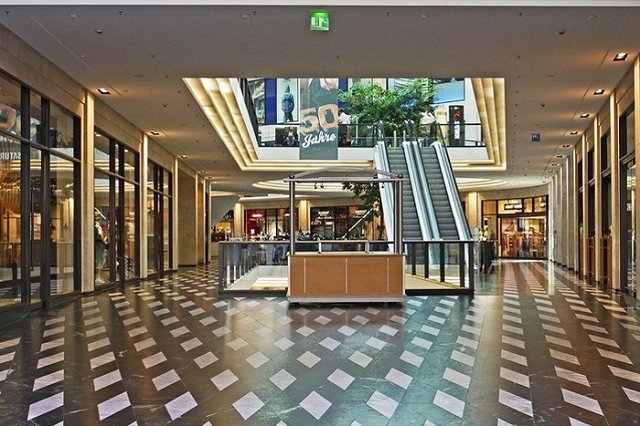 В Свердловской области отменили QR-коды в торговых центрах