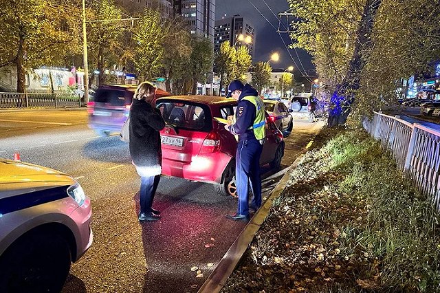 В Екатеринбурге автоледи на Honda Jazz сбила подростка на улице Чайковского