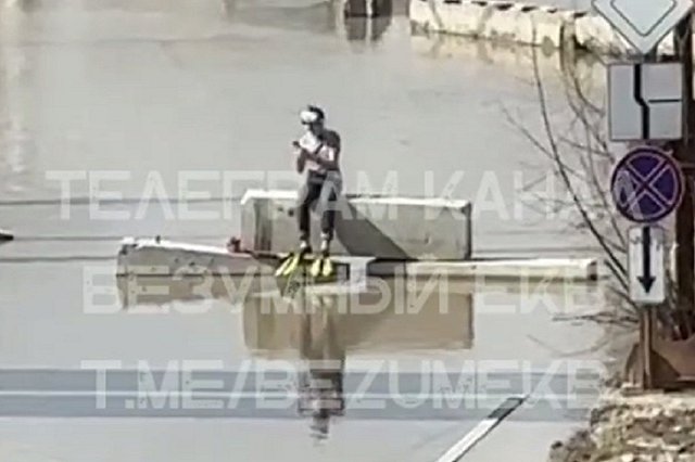 Возле «Пехотинского моря» заметили водолаза в ластах