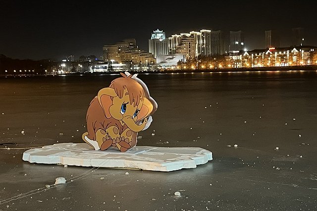 В Екатеринбурге заметили мамонтенка на льдине (ФОТО)