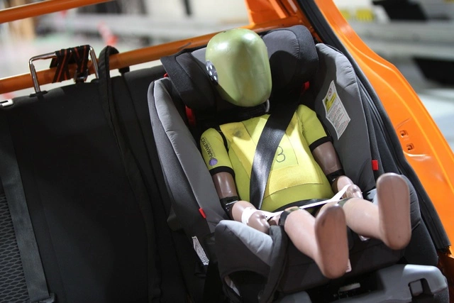 Автодилеры Екатеринбурга:  Российский человек покупает машину глазами