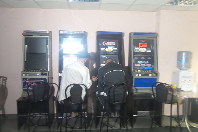 На Амудсена, 74 сегодня ночью ликвидировали игровой клуб